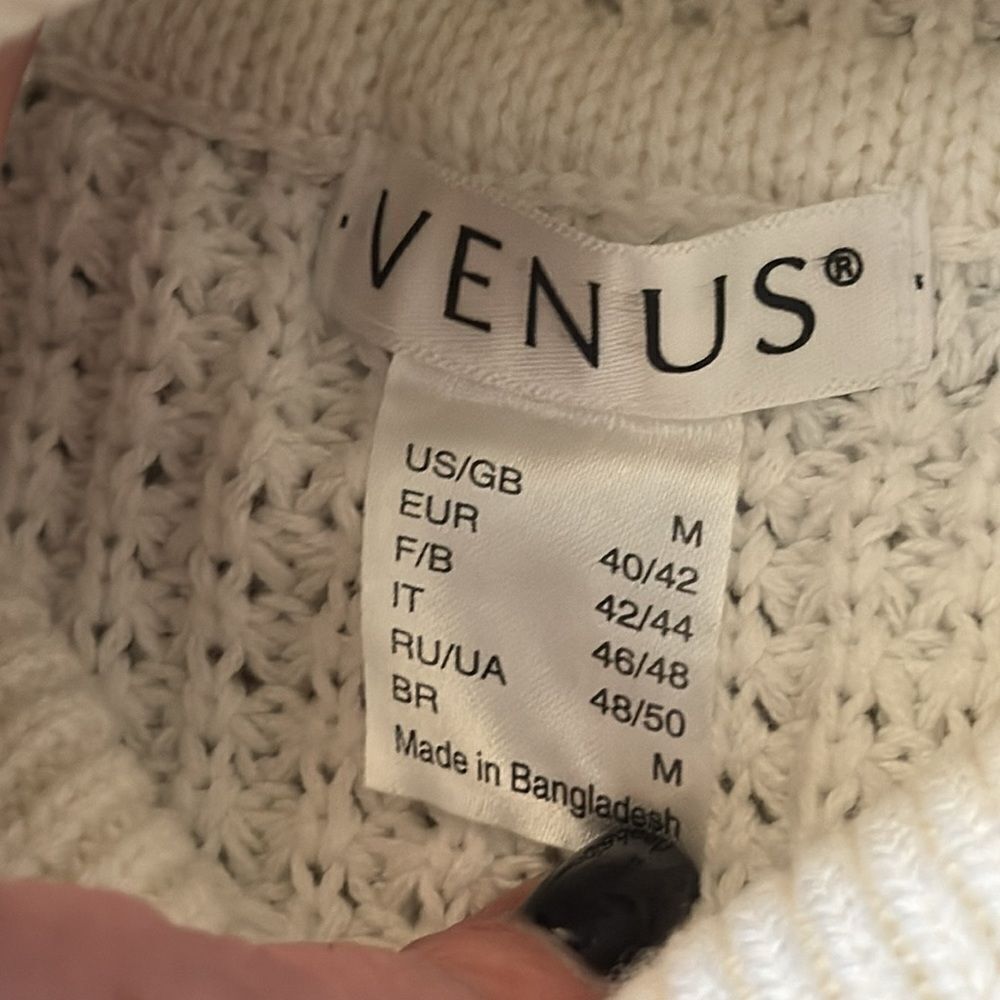 Venus Cream Dream. Size Medium. Sweater dress. - Picture 5 of 5